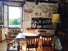Maison en pierre pleine de charme et de surprises 7