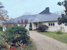 Maison de caractère nichée dans un écrin de verdure 2