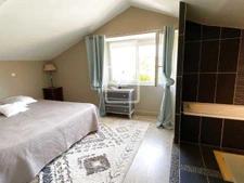 MAGNIFIQUE PROPRIETE EN PIERRE AVEC ACTIVITE TOURISTIQUE SUR 8