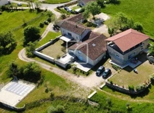 MAGNIFIQUE PROPRIETE EN PIERRE AVEC ACTIVITE TOURISTIQUE SUR 1