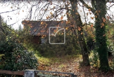 À SAISIR   MAISON À RÉNOVER SUR BEAU TERRAIN BOISÉ proche du 2