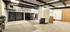 Immeuble dont hangar et garages de 216 m2 sur terrain de 570 3