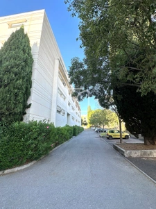 Studio 21 m2  avec  parkings souterrains proche faculté des  7