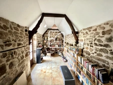 Maison en pierre de 190 m2 et dépendances 10
