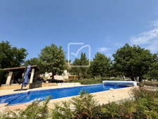 Maison au calme avec piscine et terrain arboré 1
