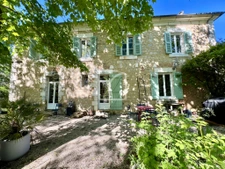 Maison de charme en pierre avec dépendance 1