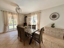 Plain-pied avec piscine et studio, proche de Brive 7