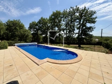 Maison au calme avec piscine et terrain arboré 4