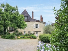 ensemble immobilier en pierre comprenant 2 maisons sur plus  2