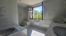 propriété de caractère avec grange, piscine et près de 2 hec 24
