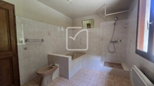Maison avec 4 chambres dont une de plain-pied sur 465m2 de t 11