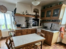 ensemble immobilier en pierre comprenant 2 maisons sur plus  9