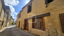 Maison en pierre à rénover avec cour et dépendances 1