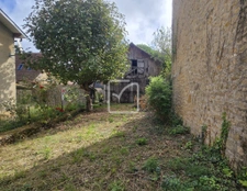 Maison en pierre à rénover avec cour et dépendances 4