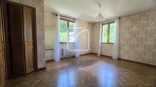 Maison avec 4 chambres dont une de plain-pied sur 465m2 de t 12