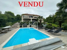 Coup de coeur pour cette très belle maison avec piscine à la  1