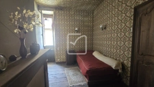 Maison en pierre à rénover avec cour et dépendances 10