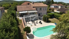 Maison d'habitation avec appartement indépendant, piscine et 2