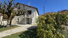 Maison en pierre sur 900m2 de terrain clos. 3