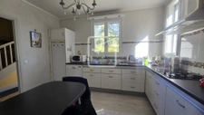 Belle maison familiale nichée dans un cadre verdoyant 6