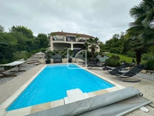 Coup de coeur pour cette très belle maison avec piscine à la  3