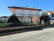 Grande maison familiale ou 2 logements avec garage et terrai 1