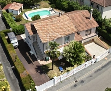 Maison d'habitation avec appartement indépendant, piscine et 11