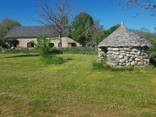 Corps de ferme authentique sur plus de 12 hectares de terrai 6