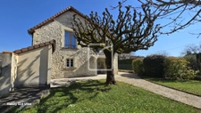 Maison en pierre sur 900m2 de terrain clos. 2