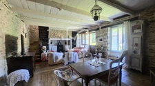 Maison de charme rénovée avec terrain et four à pain. 10
