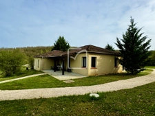 Propriété de caractère avec demeure Quercynoise, piscine, ma 23