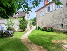 ensemble immobilier en pierre comprenant 2 maisons sur plus  4