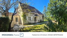 Belle maison familiale nichée dans un cadre verdoyant 1