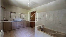 Maison avec 4 chambres dont une de plain-pied sur 465m2 de t 10
