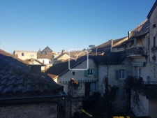 Maison de ville avec petit extérieur et un local  3