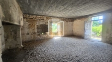 Maison en pierre à rénover   Un projet de caractère au coeur  6