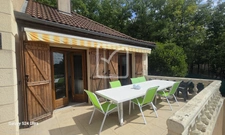 MAISON FAMILIALE AVEC PISCINE, VUE DÉGAGÉE ET TERRAIN ARBORÉ 16