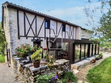 ensemble immobilier en pierre comprenant 2 maisons sur plus  13