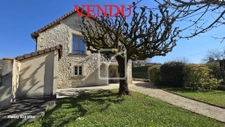 Maison en pierre sur 900m2 de terrain clos. 1