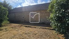 propriété de caractère avec grange, piscine et près de 2 hec 5