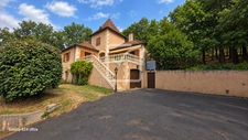 MAISON FAMILIALE AVEC PISCINE, VUE DÉGAGÉE ET TERRAIN ARBORÉ 1