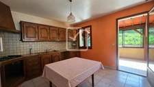 Maison avec 4 chambres dont une de plain-pied sur 465m2 de t 3