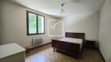 Maison avec 4 chambres dont une de plain-pied sur 465m2 de t 8