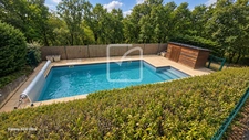 MAISON FAMILIALE AVEC PISCINE, VUE DÉGAGÉE ET TERRAIN ARBORÉ 5