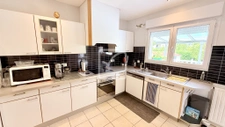 Maison d'habitation avec appartement indépendant, piscine et 7