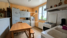 Au calme, maison de plain-pied avec terrain clos et garage. 5
