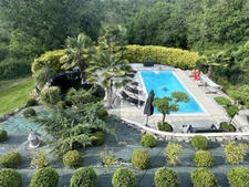 Coup de coeur pour cette très belle maison avec piscine à la  2