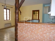 Maison de ville avec petit extérieur et un local  5
