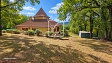 MAISON FAMILIALE AVEC PISCINE, VUE DÉGAGÉE ET TERRAIN ARBORÉ 6