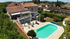 Maison d'habitation avec appartement indépendant, piscine et 22